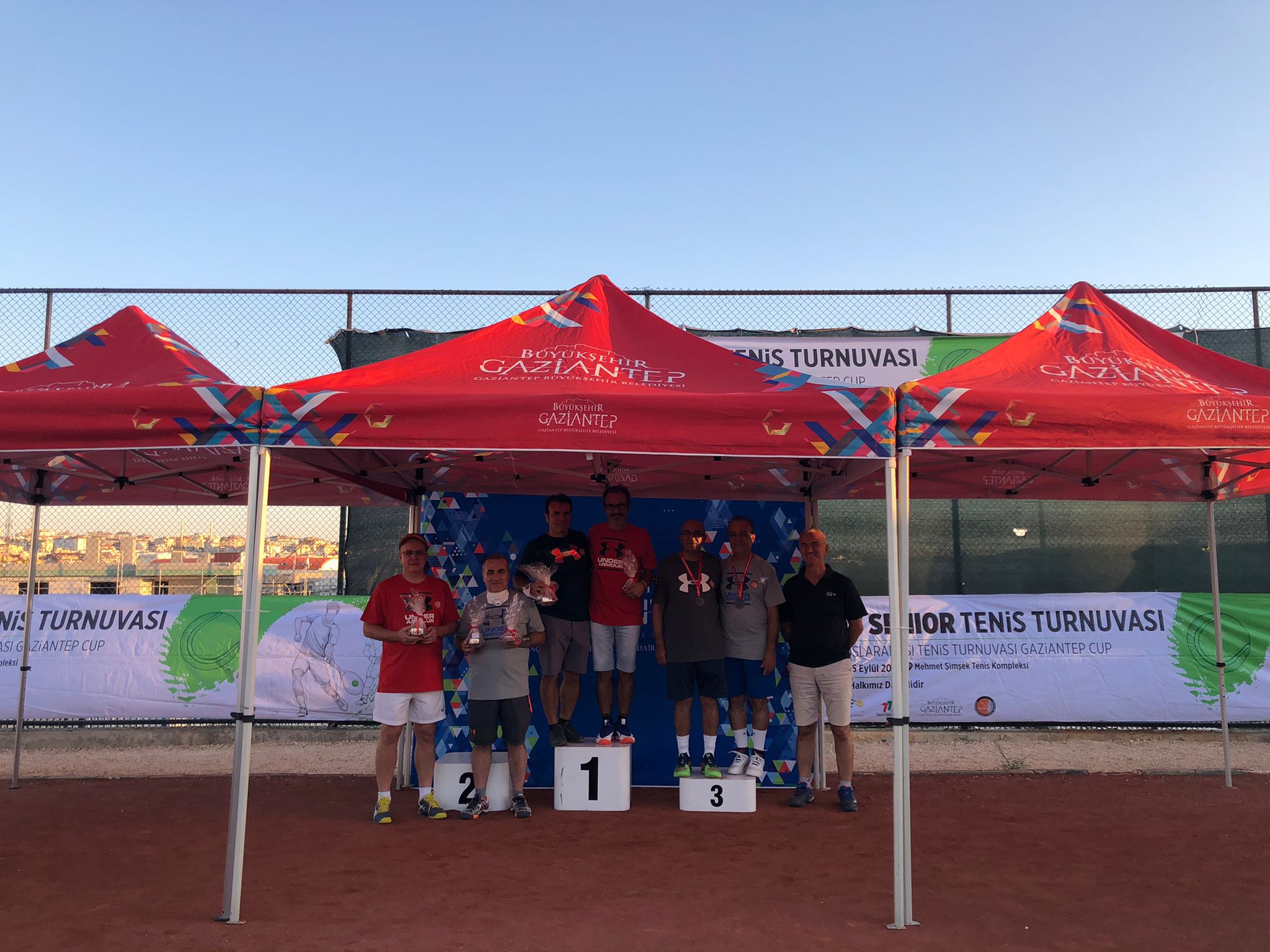 Büyükşehir, Uluslararası Tenis Turnuvası’nda Derece Alan İsimleri Ödüllendirdi